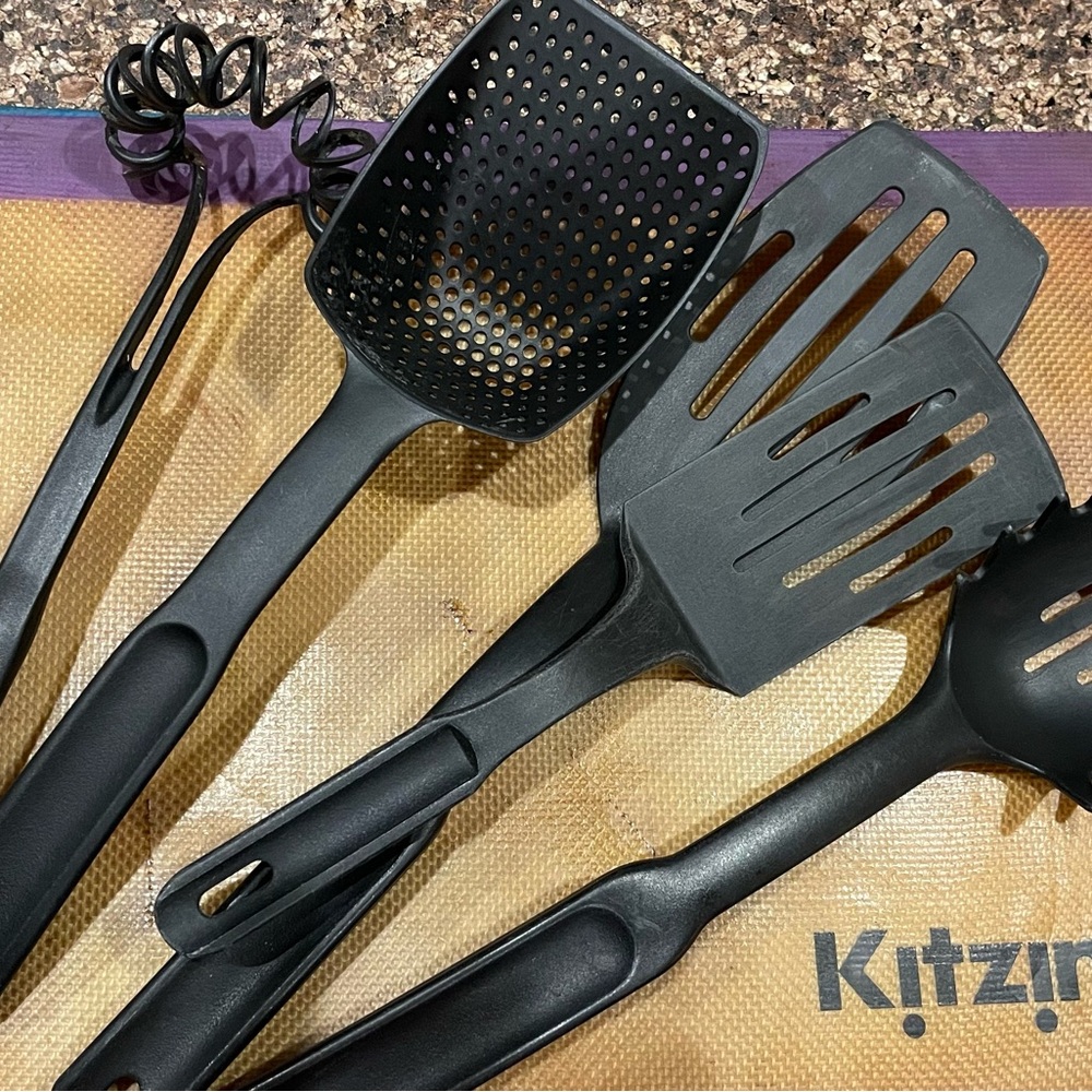 Pampered Chef-Black Utensil Set